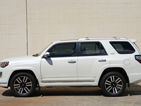 Used 2018 Toyota 4Runner Limited AWD/4WD image 46
