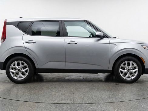 Used 2025 Kia Soul LX w/ LX Technology Package FWD image 11