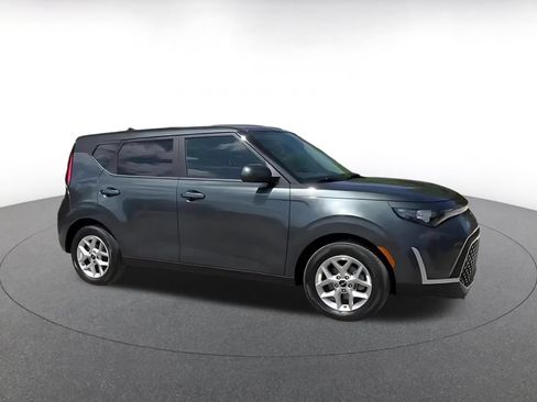 Used 2025 Kia Soul LX w/ LX Technology Package FWD image 2