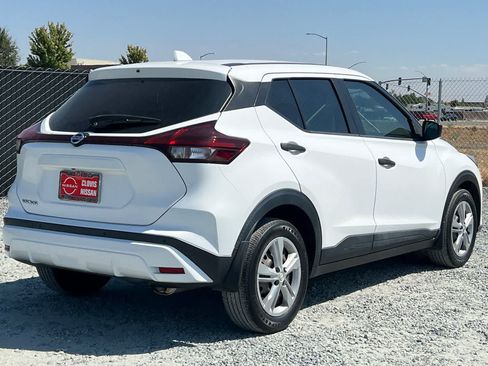 Used 2021 Nissan Kicks S FWD image 3