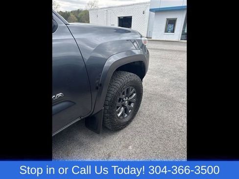 Used 2022 Toyota Tacoma SR5 AWD/4WD image 10
