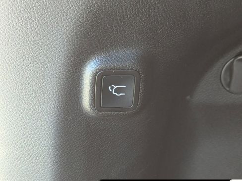 Used 2021 Jeep Cherokee Trailhawk w/ Premium Leather Package image 15