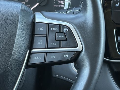 Certified 2024 Toyota Highlander XLE FWD image 18