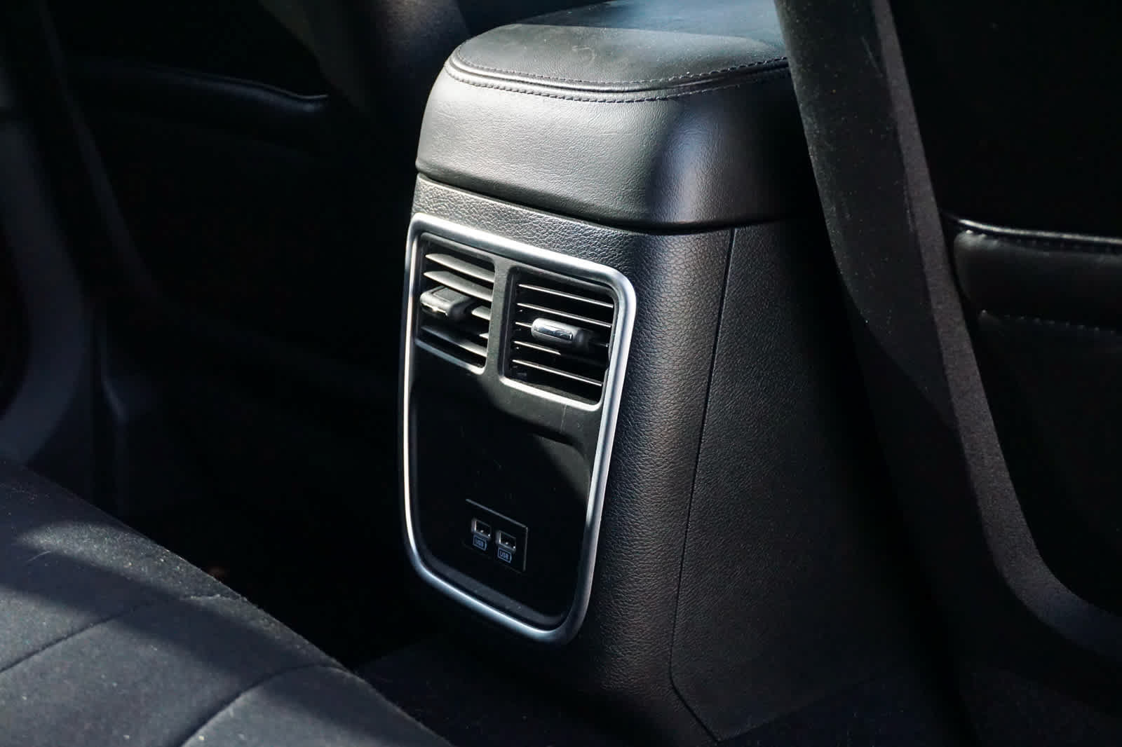 Used 2019 Chrysler 300 Touring w/ Chrome Appearance Package RWD image 23