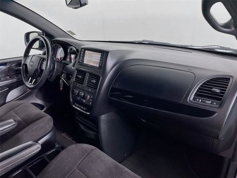 Used 2014 Dodge Grand Caravan SE image 32