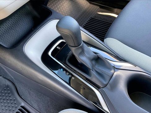 Used 2025 Toyota Corolla LE image 29