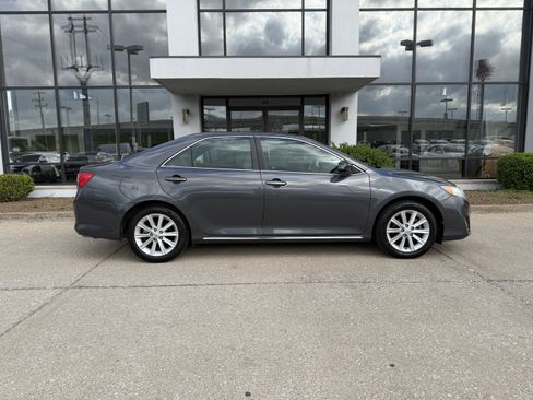 Used 2012 Toyota Camry XLE FWD image 3