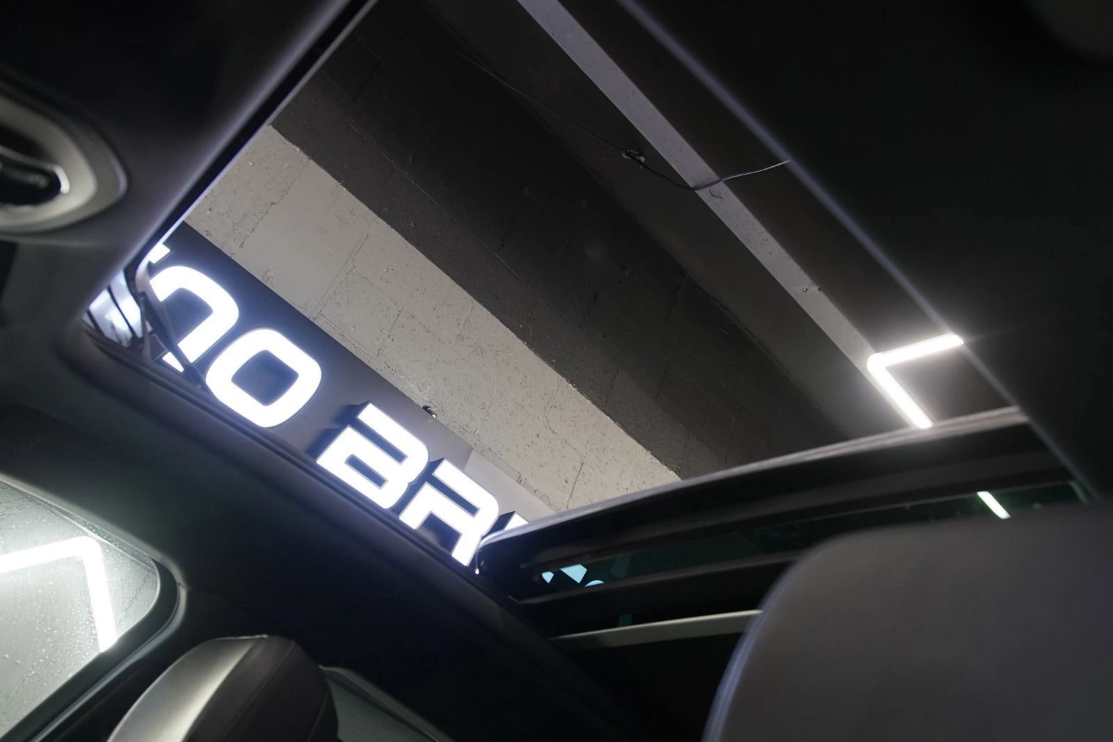 Used 2019 Porsche Macan AWD/4WD image 16