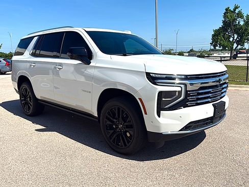 Used 2025 Chevrolet Tahoe Premier AWD/4WD image 3