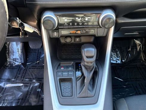 Used 2022 Toyota RAV4 LE image 30