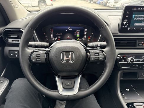 Used 2025 Honda Pilot Elite image 25