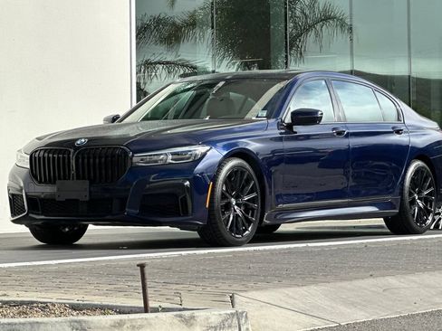 Used 2020 BMW 740i w/ M Sport Package RWD image 7