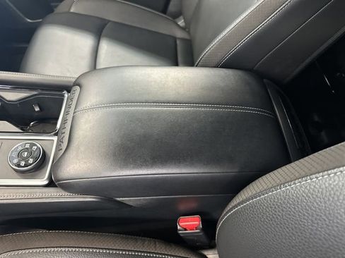 Used 2025 Nissan Pathfinder SL AWD/4WD image 31