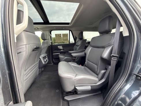 Used 2025 Ford Expedition Active image 27