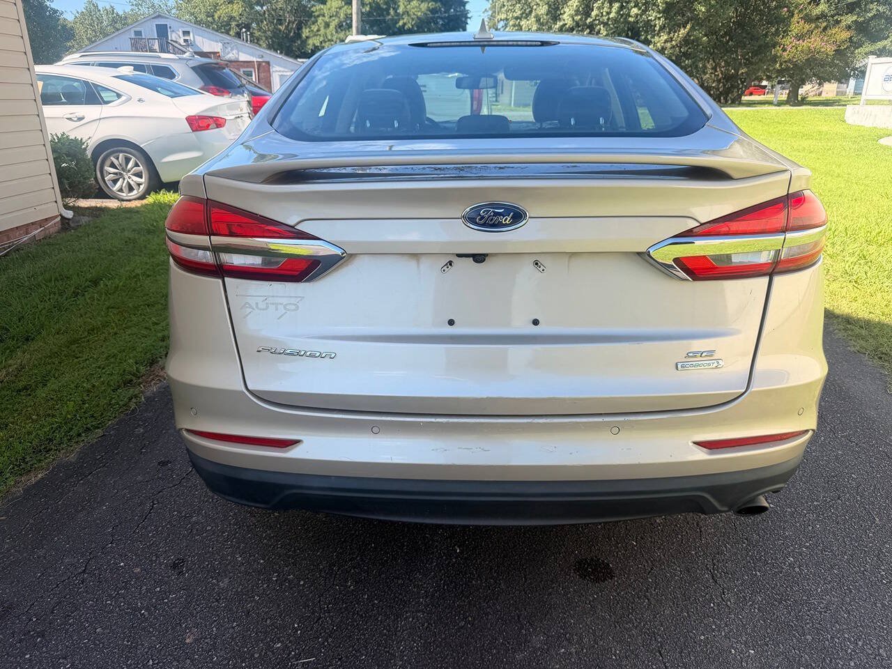 Used 2019 Ford Fusion SE w/ Equipment Group 151A FWD image 7