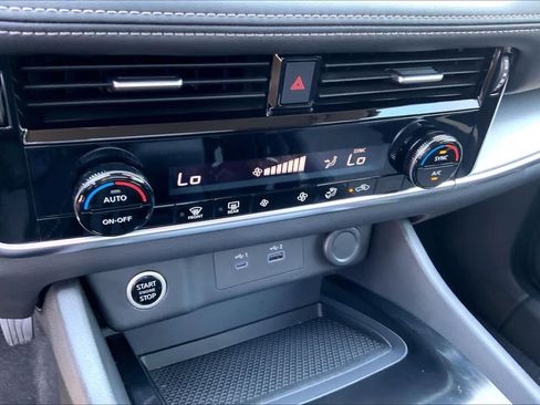 Used 2021 Nissan Rogue SV AWD/4WD image 31