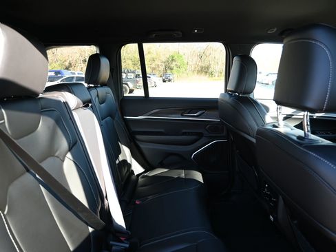 New 2026 Jeep Grand Cherokee Limited image 21