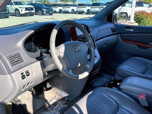 Used 2010 Toyota Sienna XLE w/ Towing Prep Pkg FWD image 16