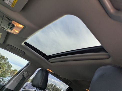 Used 2018 Toyota Highlander SE image 23