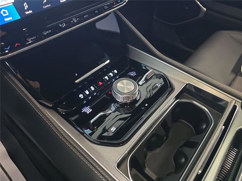 New 2026 Jeep Grand Wagoneer L Limited AWD/4WD image 24
