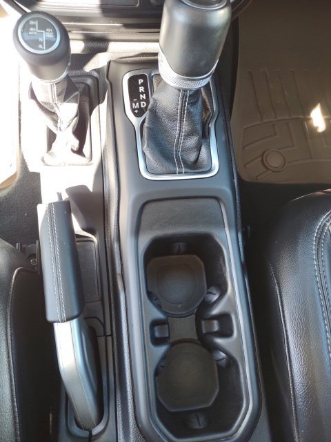 Used 2019 Jeep Wrangler Unlimited Sahara w/ Uconnect 4C Nav & Sound Group AWD/4WD image 15