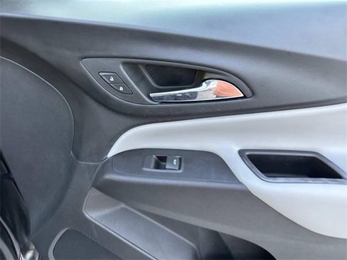 Used 2022 Chevrolet Equinox LS w/ LS Convenience Package image 14