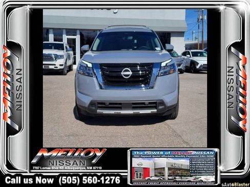Used 2024 Nissan Pathfinder Platinum image 3