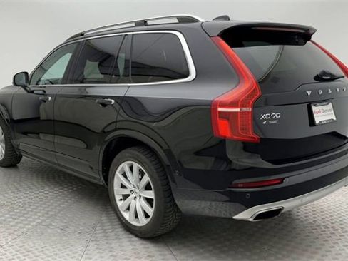 Used 2018 Volvo XC90 T6 Momentum w/ Convenience Package image 4
