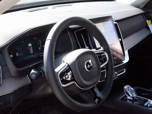 New 2026 Volvo XC90 B6 Plus w/ Protection Package Premier image 21