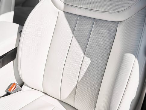 Used 2023 Land Rover Range Rover SE image 45