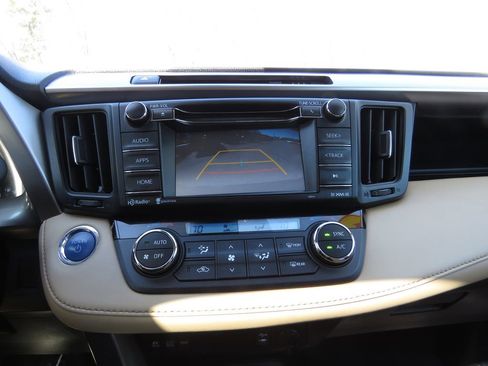 Used 2017 Toyota RAV4 XLE w/ Carpet Mat Package AWD/4WD image 25