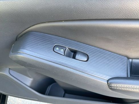 Used 2025 Nissan Altima 2.5 SV FWD image 13
