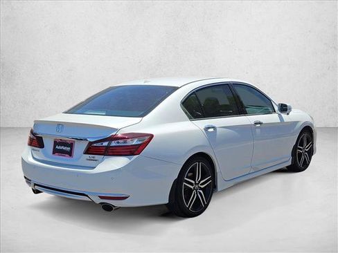 Used 2016 Honda Accord Touring image 5