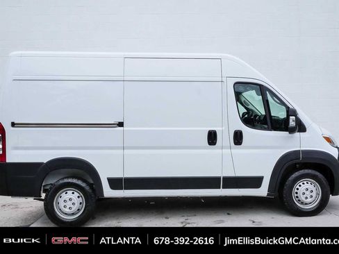 Used 2024 RAM ProMaster 2500 w/ Convenience Group FWD image 2