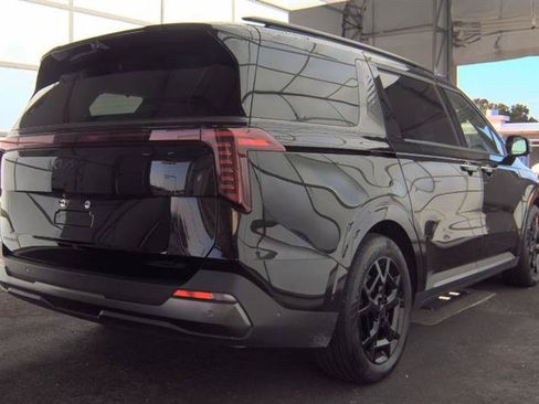 Used 2025 Kia Carnival SX Prestige FWD image 4