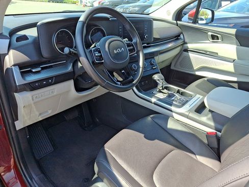 Used 2024 Kia Carnival LX FWD image 11