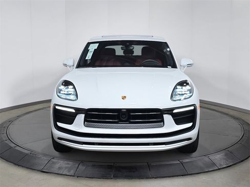 Certified 2025 Porsche Macan image 10