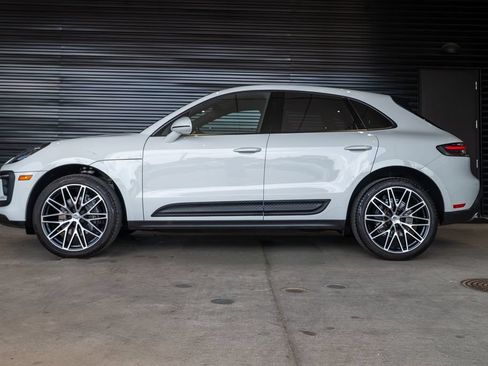 Certified 2024 Porsche Macan AWD/4WD image 2