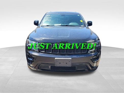 Used 2022 Jeep Grand Cherokee Laredo X AWD/4WD image 2