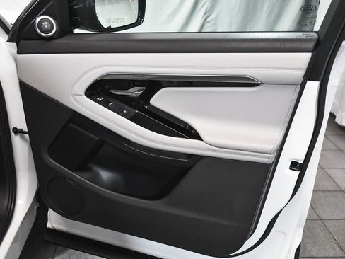 Used 2022 Land Rover Range Rover Evoque SE image 18