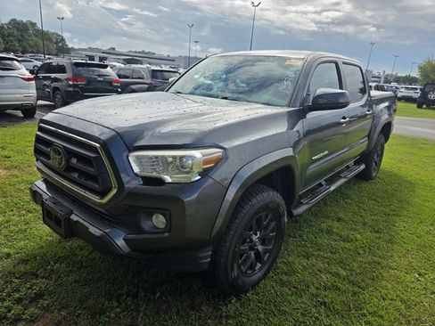 Used 2020 Toyota Tacoma SR5 AWD/4WD image 14