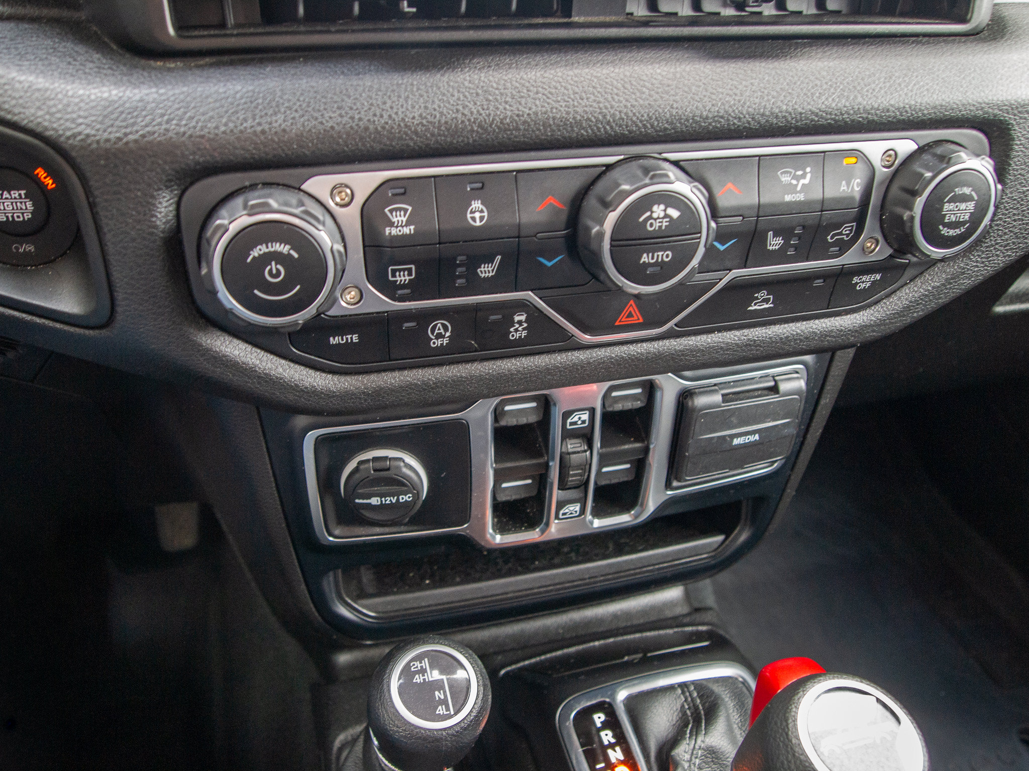 Used 2024 Jeep Gladiator Sport AWD/4WD image 17