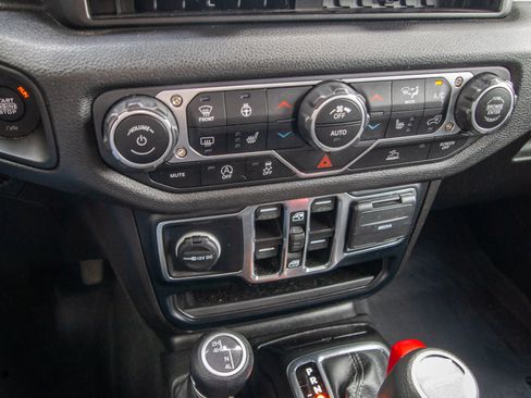 Used 2024 Jeep Gladiator Sport AWD/4WD image 17
