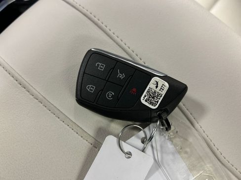 Used 2025 Buick Enclave Avenir w/ Super Cruise Package image 22