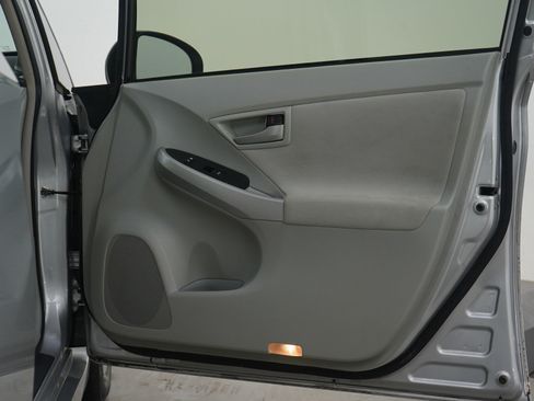 Used 2014 Toyota Prius Two image 9