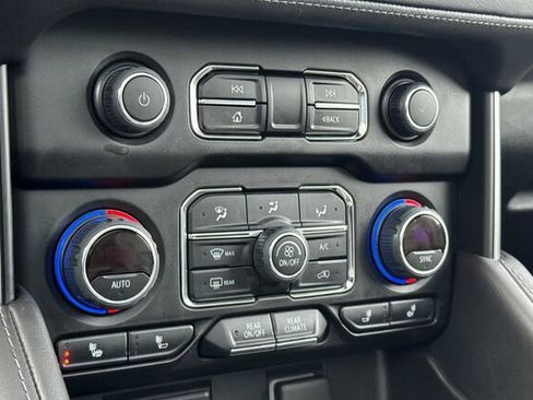 Used 2022 Chevrolet Tahoe Z71 w/ Luxury Package image 18