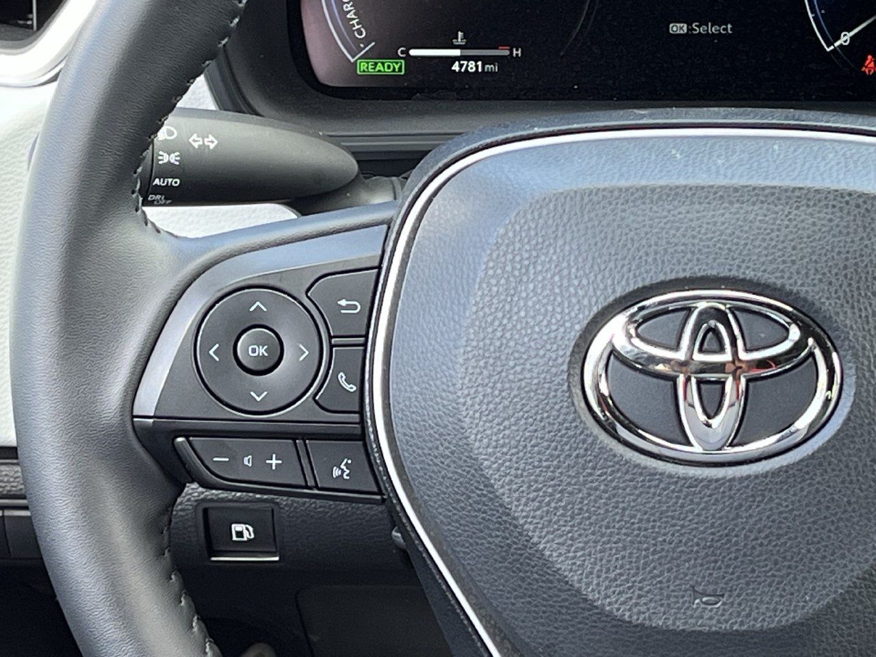 Used 2026 Toyota Corolla SE w/ SE Premium Package FWD image 12