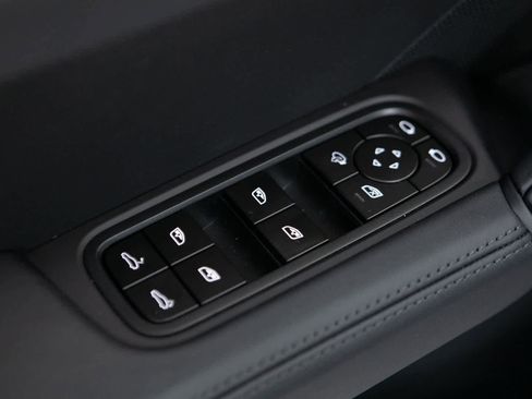 New 2026 Porsche Cayenne GTS image 18