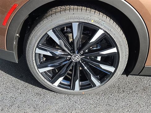 New 2026 Toyota Crown Platinum image 5