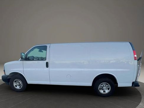 Used 2021 Chevrolet Express 3500 w/ Driver Convenience Package RWD image 8